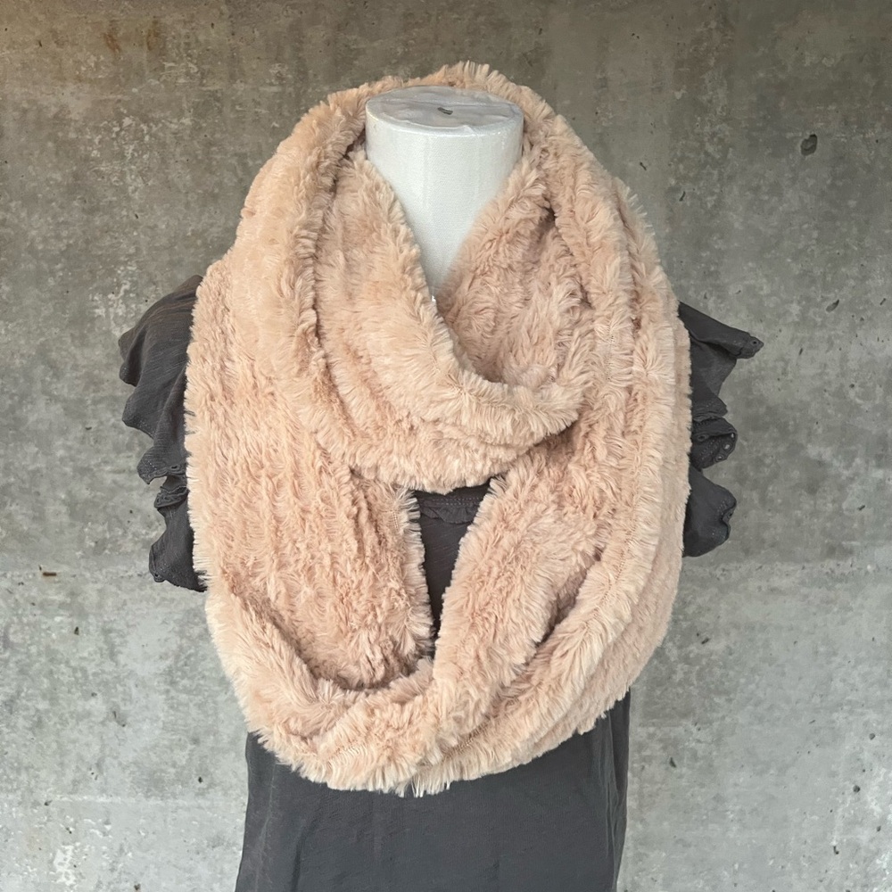Cozy Faux Fur Infinity Scarf - Cream